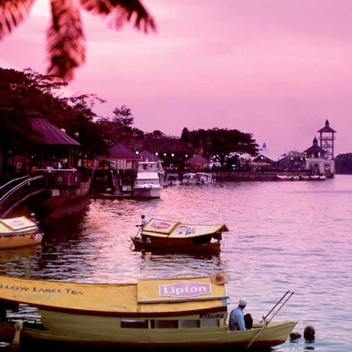 sarawak-borneo-kuching-waterfront