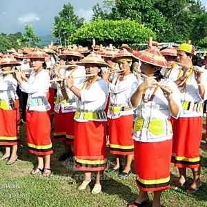 sarawak-borneo-people-lun-bawang-bamboo-band