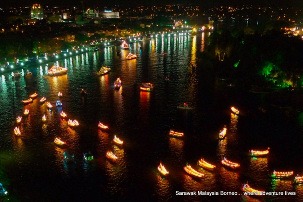 The Parade of Floats Kuching Waterfront 2011 | Sarawak Malaysia Borneo