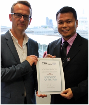 Receiving the Travel Trade Gazette Awards within the Destination of the Year | Sarawak Malaysia Borneo
