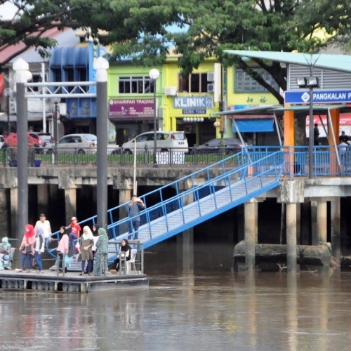 Sarawak River Cruise - people waiting at pontoon