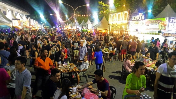 Kuching Food Fair | A Bewildering Array of Food and Drinks to Try!