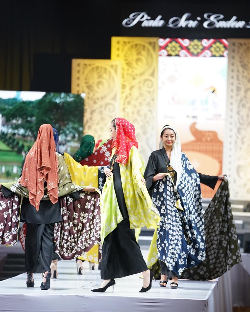 Sarawak Batik at Piala Seri Endo Fashion Competition