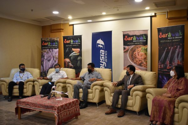 (L-R) Roslan, Captain Nasaruddin, Abdul Karim, Hii and Sharzede during the press conference 