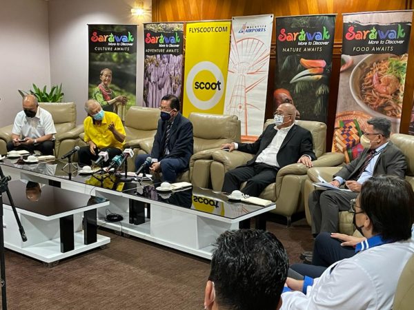 R to L: Jauhari, Kamaruzzaman, YB Adam, Dato Sri Lee, Datuk Sebastian, Datu Buckland speaking at the press conference after the arrival of the Scoot’s inaugural direct flight from Singapore to Miri